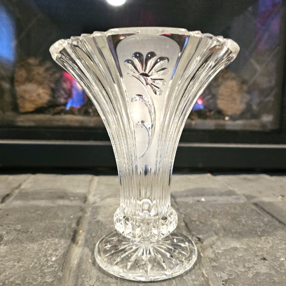 Vintage Clear Glass  Pattern 7.5” Tall Footed CRYSTAL VASE Fan Shaped